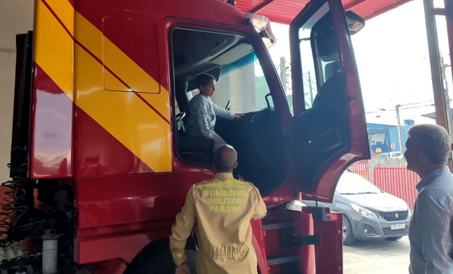 Com seus heróis, menino comemora 7 anos no Corpo d