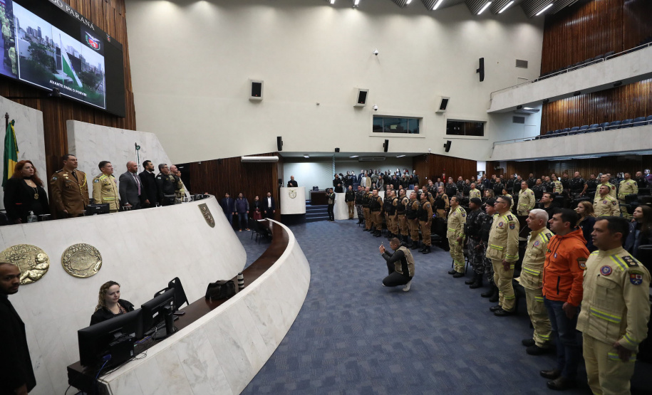 Forças de segurança que atuaram no Rio Grande do Sul são homenageadas na Alep