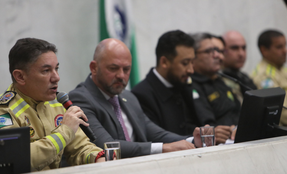 Forças de segurança que atuaram no Rio Grande do Sul são homenageadas na Alep