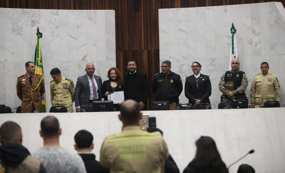 Forças de segurança que atuaram no Rio Grande do Sul são homenageadas na Alep