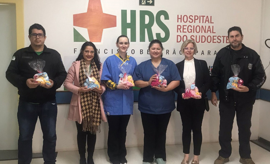 Crianças em UTI recebem artesanato em crochê feito por mulheres privadas de liberdade