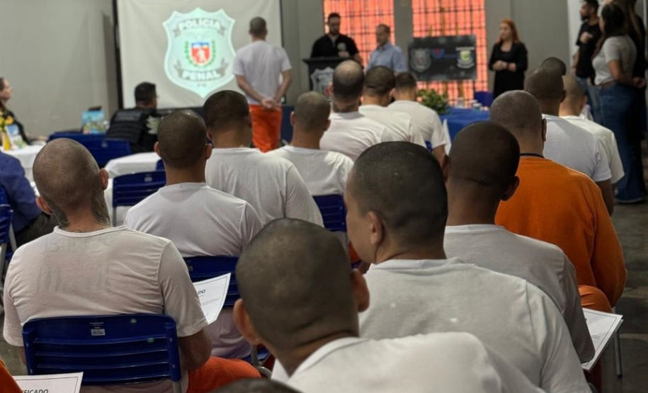 Cerimônia de formatura certifica 21 pessoas privadas de liberdade em cursos de qualificação, em Cascavel