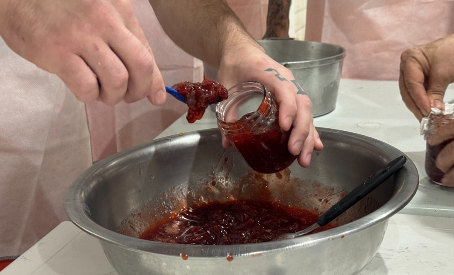 Cerimônia de formatura certifica 21 pessoas privadas de liberdade em cursos de qualificação, em Cascavel