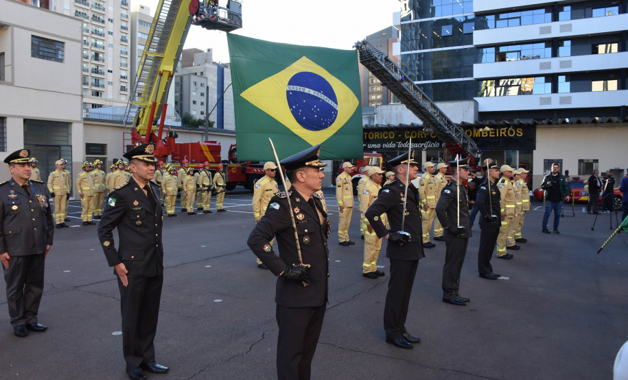 Apoio do CBMPR a outros estados é destaque no Dia do Bombeiro