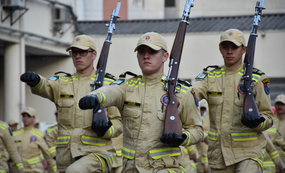 Apoio do CBMPR a outros estados é destaque no Dia do Bombeiro