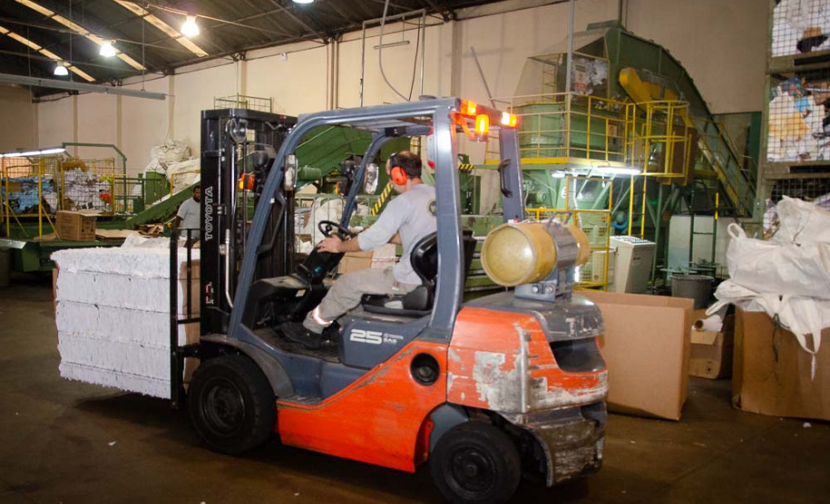 Documentos descartados pela PCPR são reciclados e vão ajudar entidades assistenciais