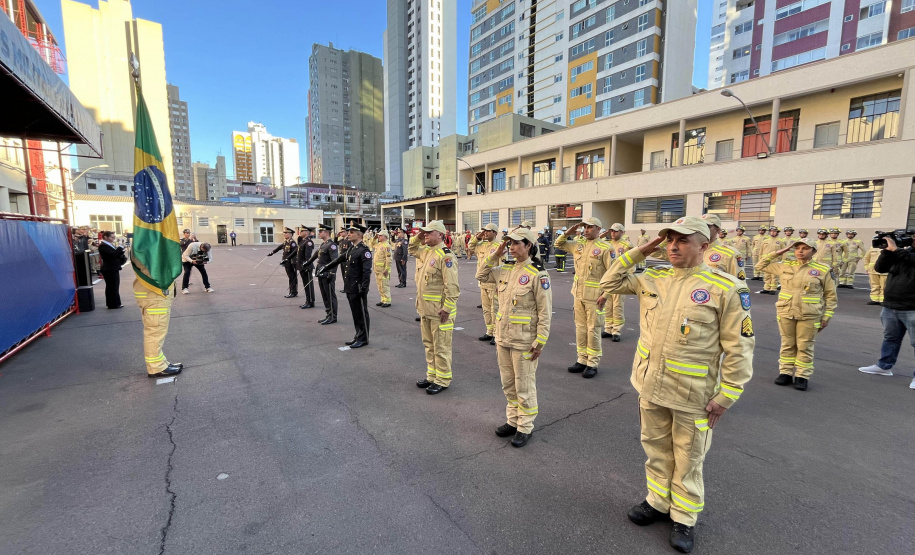 Apoio do CBMPR a outros estados é destaque no Dia do Bombeiro