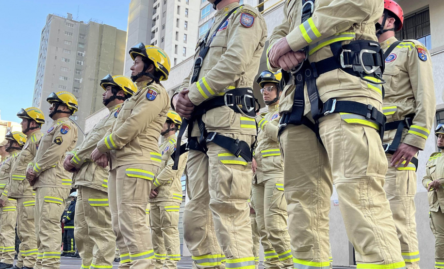Apoio do CBMPR a outros estados é destaque no Dia do Bombeiro