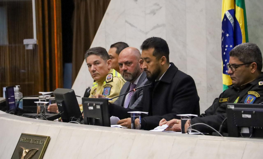 Forças de segurança que atuaram no Rio Grande do Sul são homenageadas na Alep