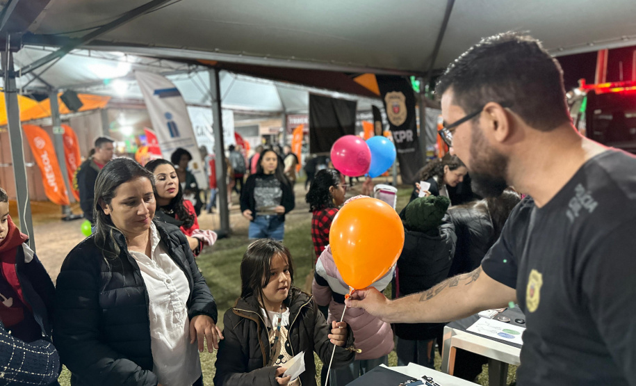 PCPR na Comunidade leva atendimento à população de Bandeirantes e Florestópolis