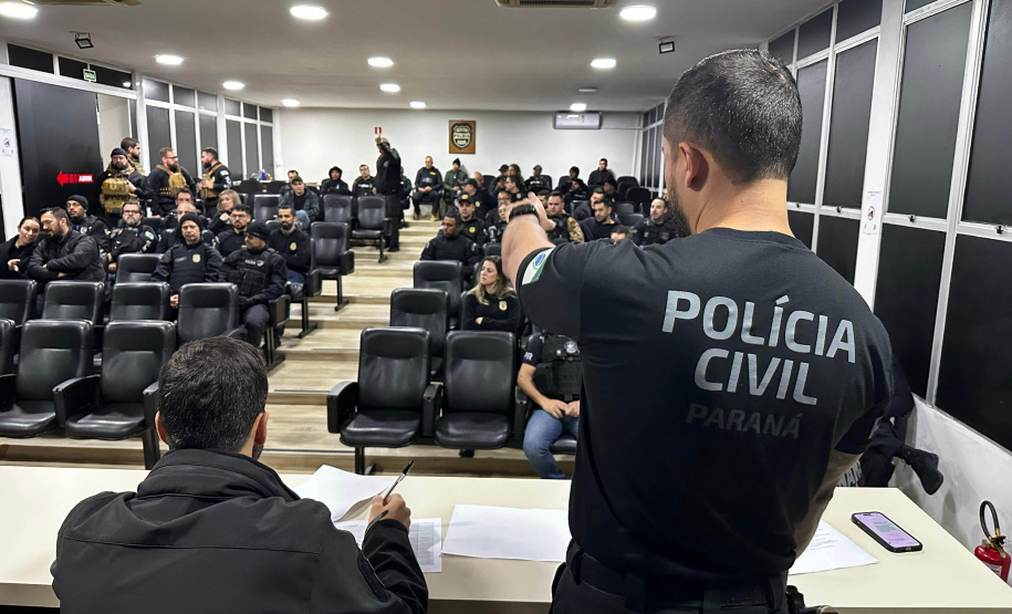Operação da PCPR em 4 estados mira grupo que lavava dinheiro com lojas de carros e barbearias