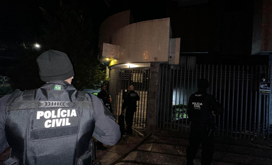 Operação da PCPR em 4 estados mira grupo que lavava dinheiro com lojas de carros e barbearias