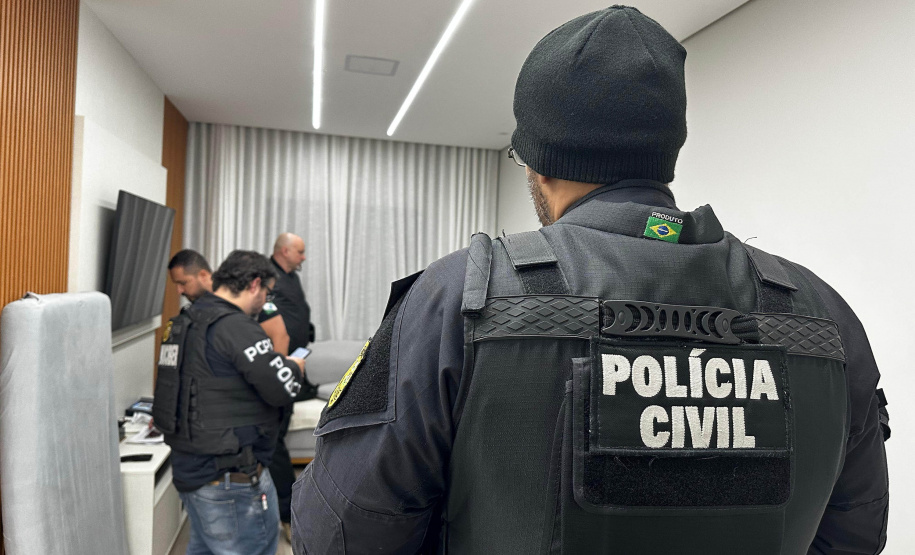 Operação da PCPR em 4 estados mira grupo que lavava dinheiro com lojas de carros e barbearias