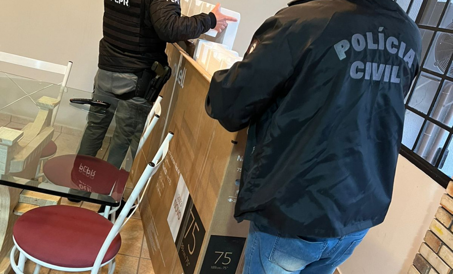 PCPR cumpre mandados de busca e apreensão contra suspeito de golpes de compra e venda de terrenos em Cascavel