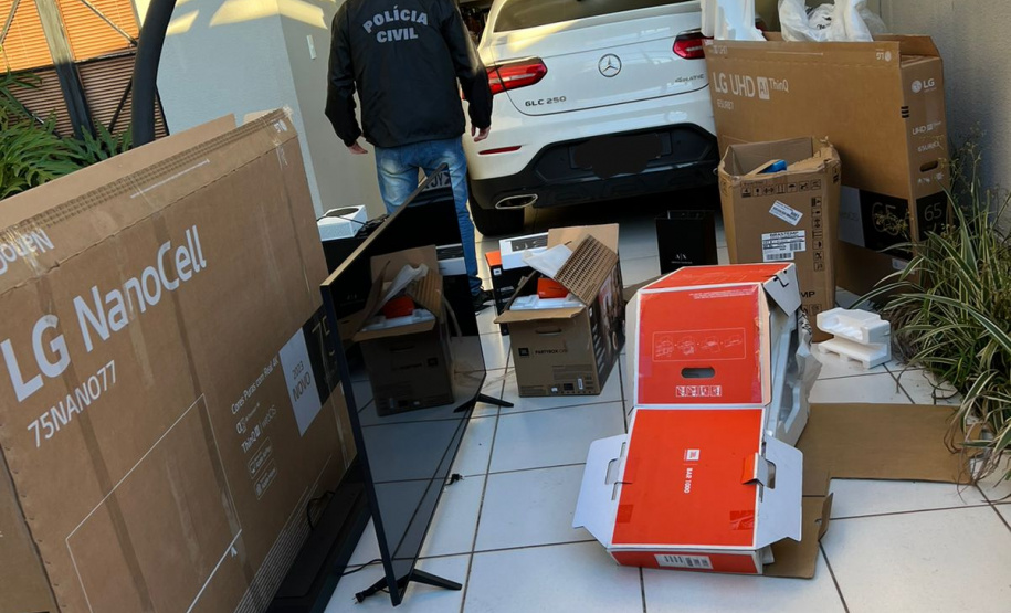 PCPR cumpre mandados de busca e apreensão contra suspeito de golpes de compra e venda de terrenos em Cascavel