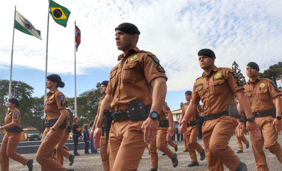 Desfile de 170 anos mostra evolução da tecnologia usada pela PM para ajudar população