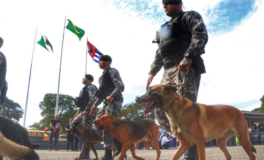 Desfile de 170 anos mostra evolução da tecnologia usada pela PM para ajudar população