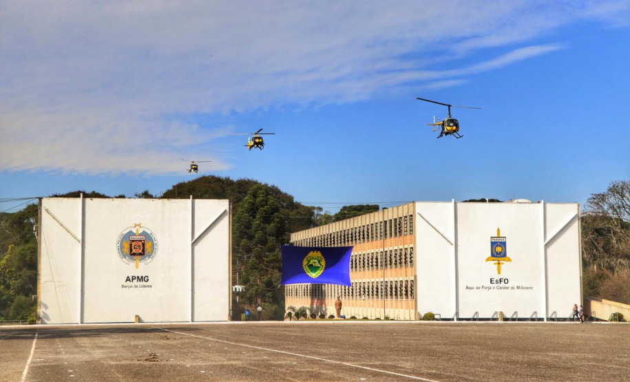 Desfile de 170 anos mostra evolução da tecnologia usada pela PM para ajudar população