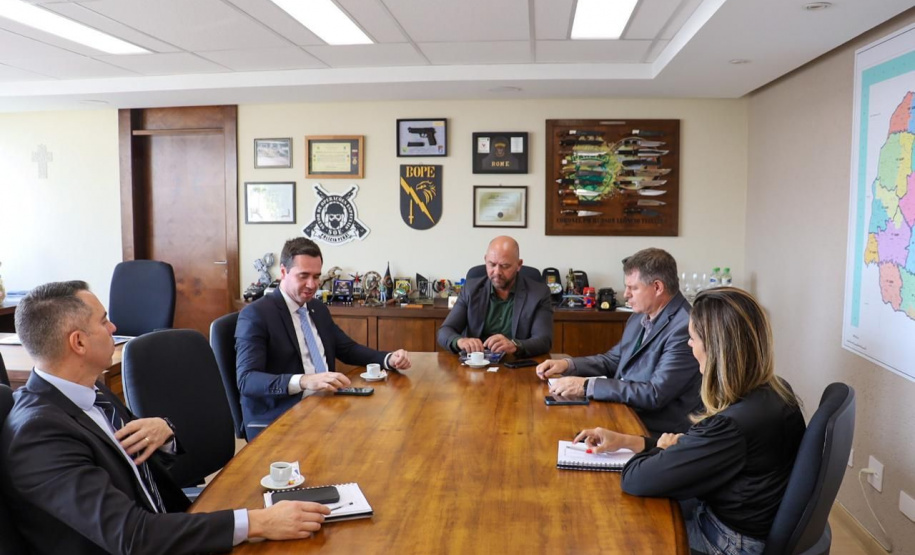Secretário recebe defensor público-geral do Paraná