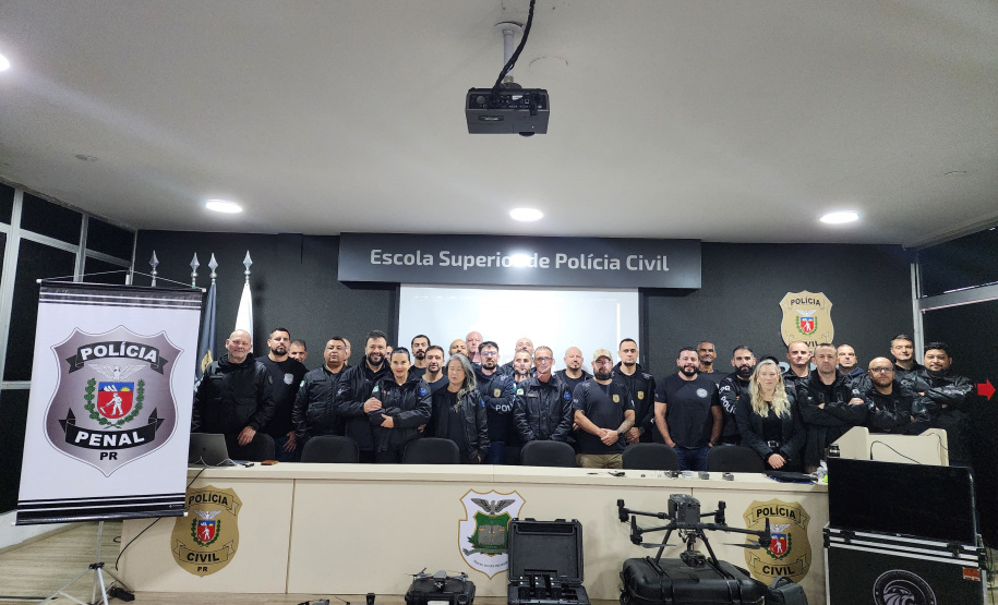 Policiais civis participam de capacitação para o uso de drones ministrada pela Polícia Penal