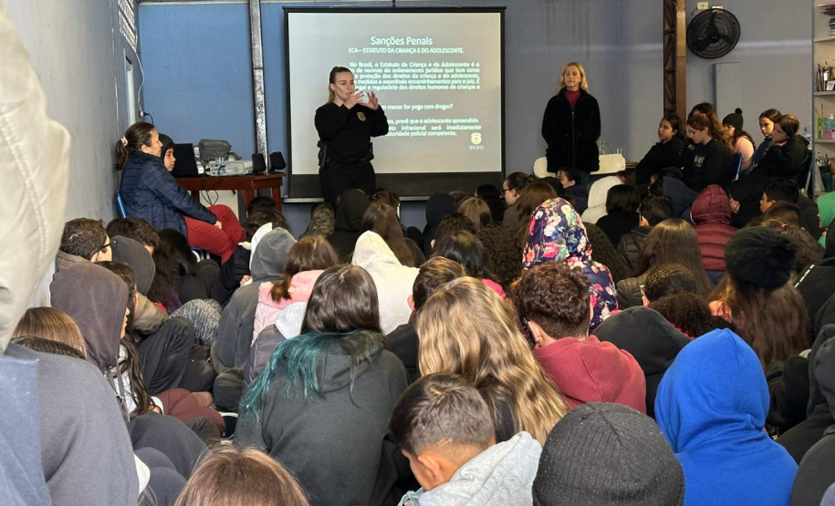 PCPR ministra palestra sobre combate às drogas para 560 estudantes de escola estadual em Curitiba