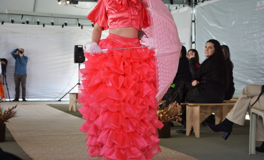 Desfile de Moda na Penitenciária Feminina do Paraná Destaca Talento e Reinserção Social das Custodiadas