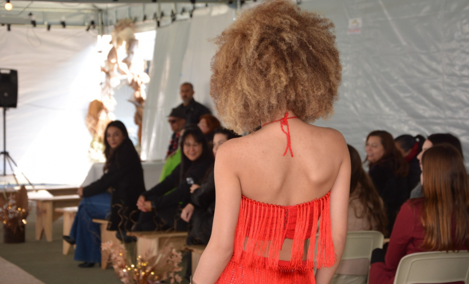 Desfile de Moda na Penitenciária Feminina do Paraná Destaca Talento e Reinserção Social das Custodiadas