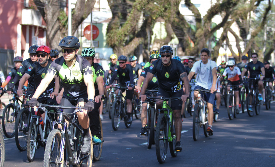 Passeio Ciclístico da Polícia Militar do Paraná atrai mais de 600 participantes