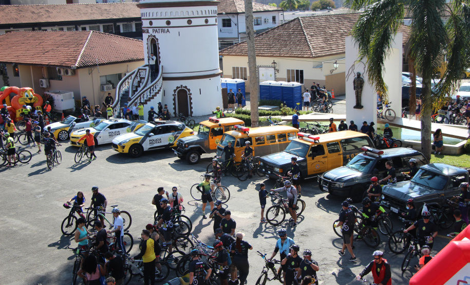 Passeio Ciclístico da Polícia Militar do Paraná atrai mais de 600 participantes