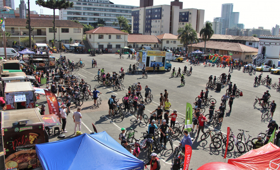 Passeio Ciclístico da Polícia Militar do Paraná atrai mais de 600 participantes