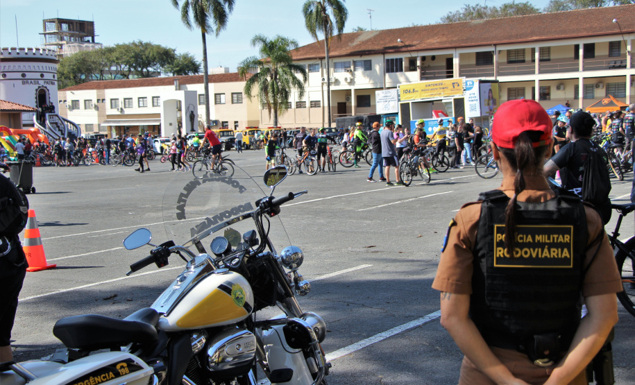 Passeio Ciclístico da Polícia Militar do Paraná atrai mais de 600 participantes
