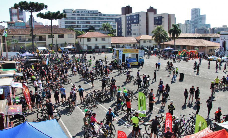Passeio Ciclístico da Polícia Militar do Paraná atrai mais de 600 participantes
