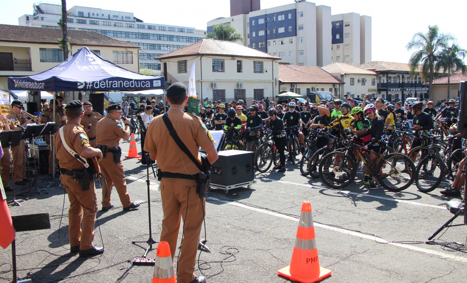 Passeio Ciclístico da Polícia Militar do Paraná atrai mais de 600 participantes