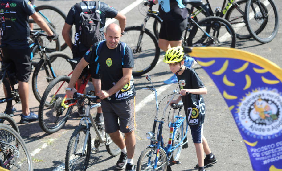Passeio Ciclístico da Polícia Militar do Paraná atrai mais de 600 participantes