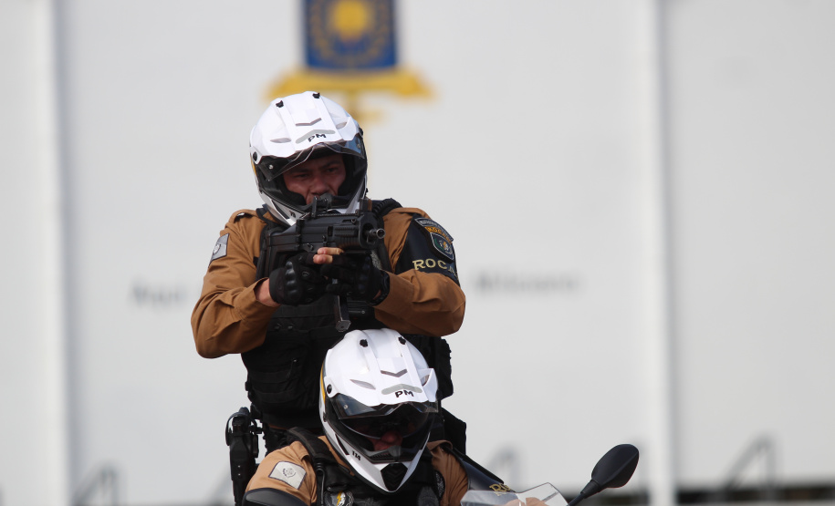 Desfile de 170 anos mostra evolução da tecnologia usada pela PM para ajudar população