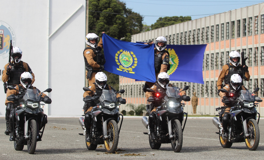 Desfile de 170 anos mostra evolução da tecnologia usada pela PM para ajudar população