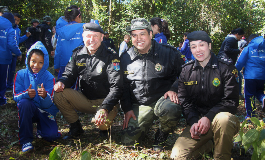 PMPR e SPVS plantam 170 mudas de árvores nativas em celebração ao aniversário da corporação