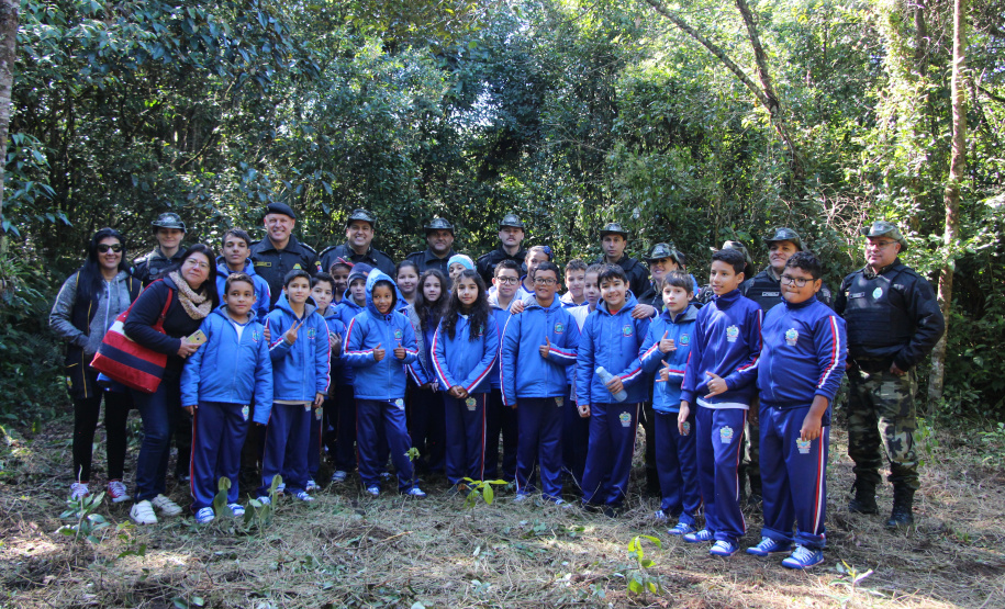 PMPR e SPVS plantam 170 mudas de árvores nativas em celebração ao aniversário da corporação