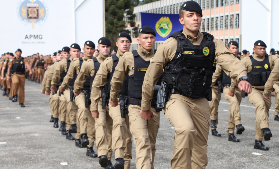 Desfile de 170 anos mostra evolução da tecnologia usada pela PM para ajudar população