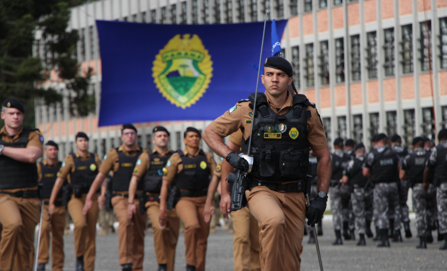 Desfile de 170 anos mostra evolução da tecnologia usada pela PM para ajudar população