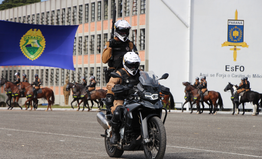 Desfile de 170 anos mostra evolução da tecnologia usada pela PM para ajudar população