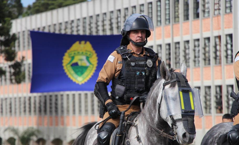 Desfile de 170 anos mostra evolução da tecnologia usada pela PM para ajudar população