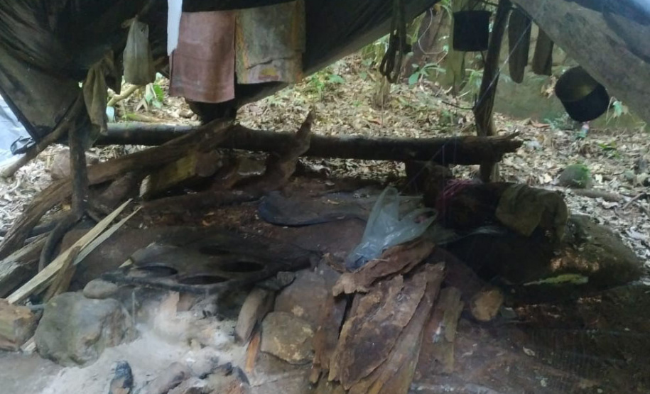 IAT e Força Verde desmobilizam acampamento de caçadores dentro do Pico do Marumbi