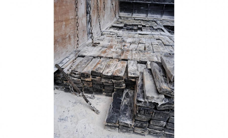 Polícia Militar apreende três toneladas de maconha em caminhão em Umuarama