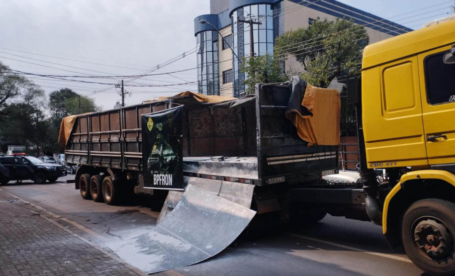 Polícia Militar apreende três toneladas de maconha em caminhão em Umuarama