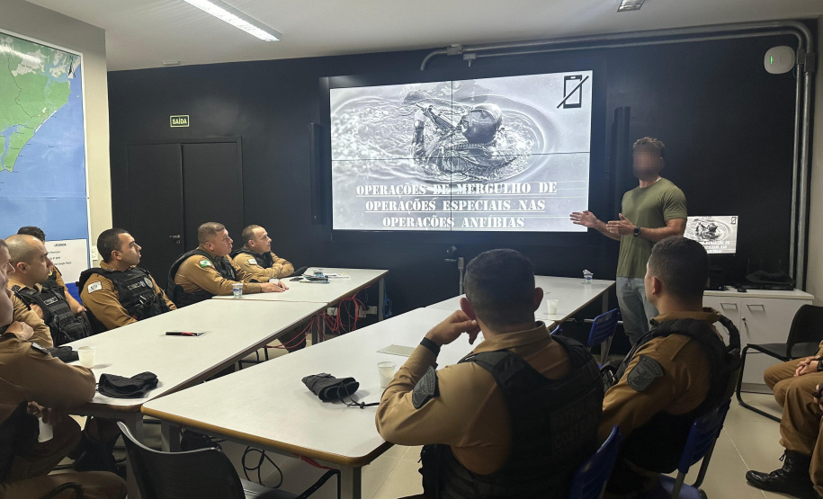 Patrulha Costeira da PMPR recebe curso de instrução de mergulho