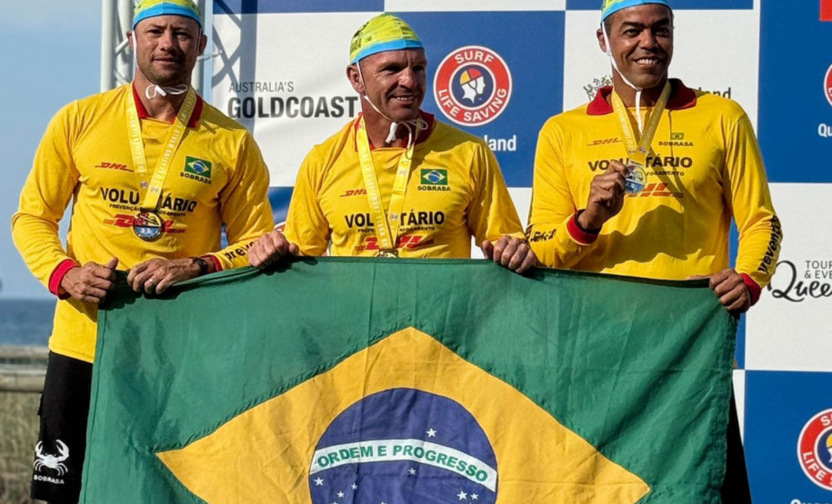 Bombeiro conquista medalha inédita ao Paraná no Mundial de Salvamento Aquático