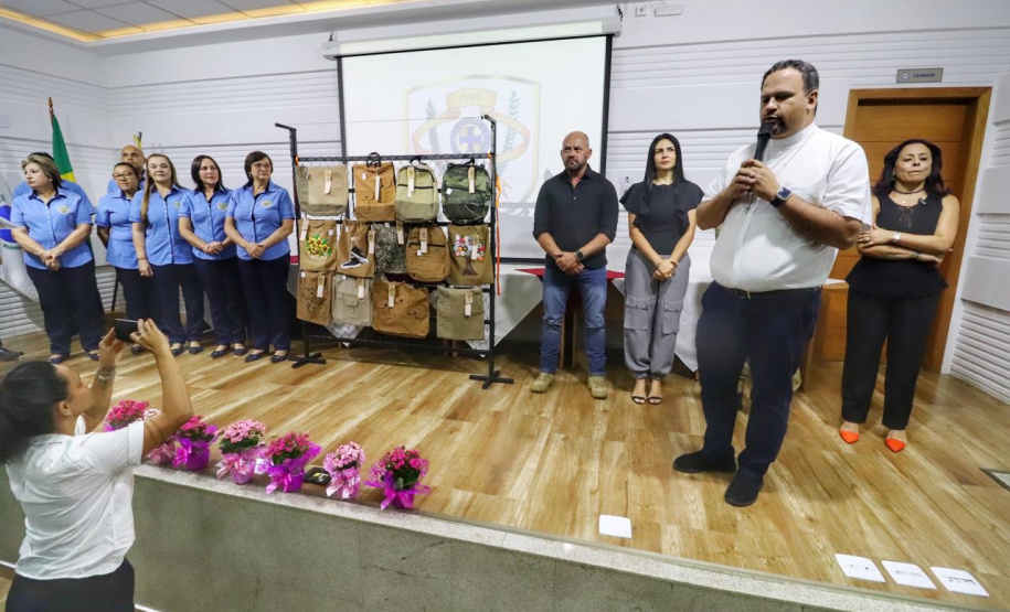 Mulheres privadas de liberdade transformam fardas sem uso em produtos sustentáveis