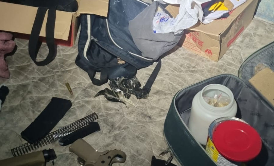PMPR prende homem com armas e drogas após abordagem em Curitiba