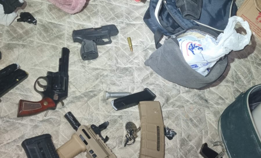 PMPR prende homem com armas e drogas após abordagem em Curitiba